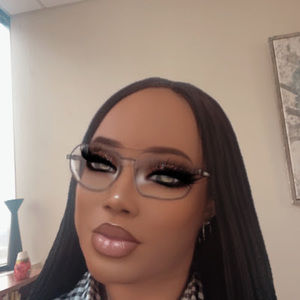 Meet your Posher, Carlita